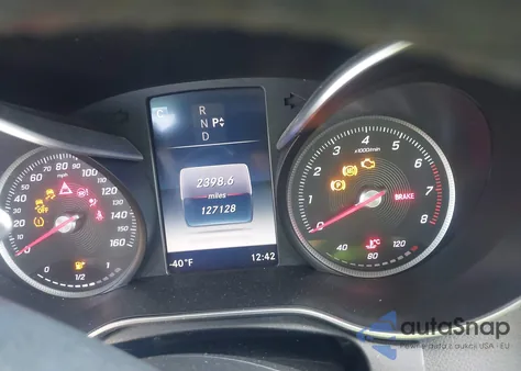 2016 Mercedes-Benz C 300 Sport z USA, uszkodzony, nr VIN 55SWF4JB9GU098293